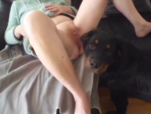 Zoophile lady lets this dog much on her moisture